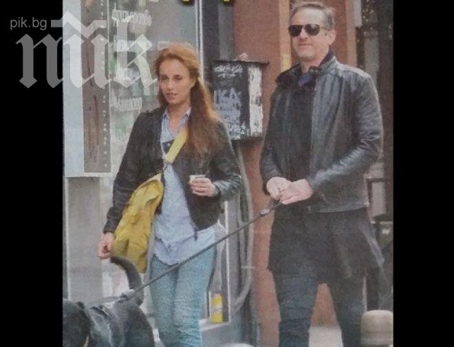 Деян Донков тръгна по рокля на разходка, мъжете се заглеждат по него, вместо по Радина