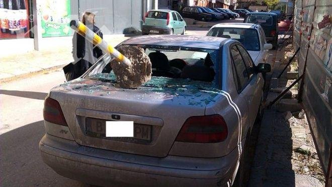 Мъж потроши Сеат в Нова Загора