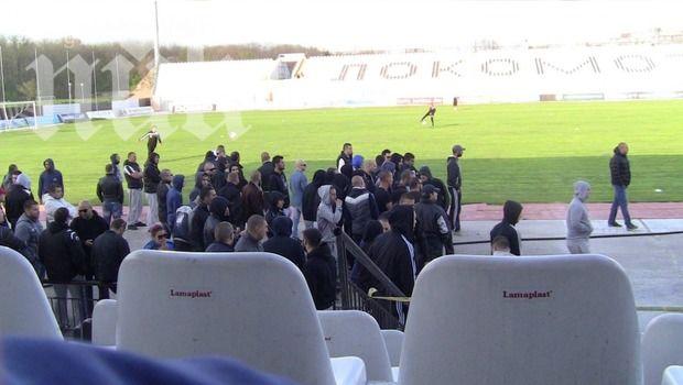 Екшън в Локо Пловдив: Феновете прекратиха тренировката