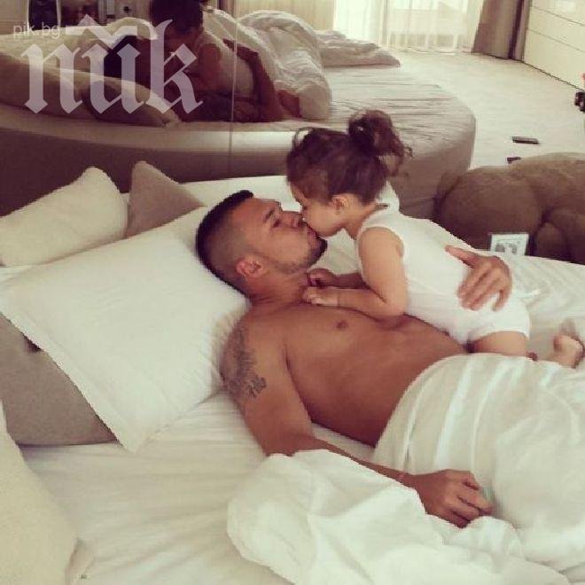 Малка принцеса буди с целувки звезда на Левски