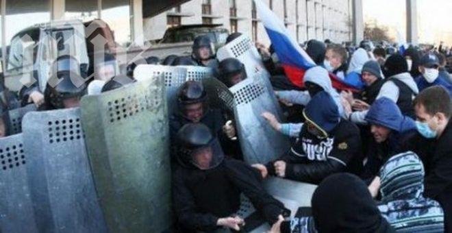 Проруски активисти нападнаха демонстранти в Харков