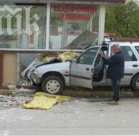 Кола без шофьор се вряза в сграда в 