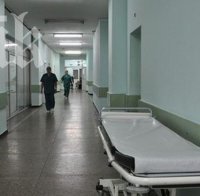 Баща осъди болница „Тина Киркова” заради паднала мазилка 