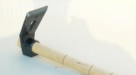 шок директорка училище нахлу тесла стая седмокласници удари един тях