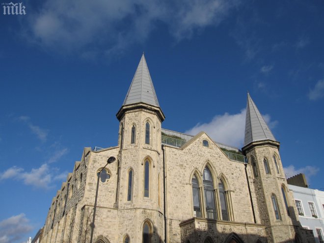 Превърнаха църква в луксозен мезонет