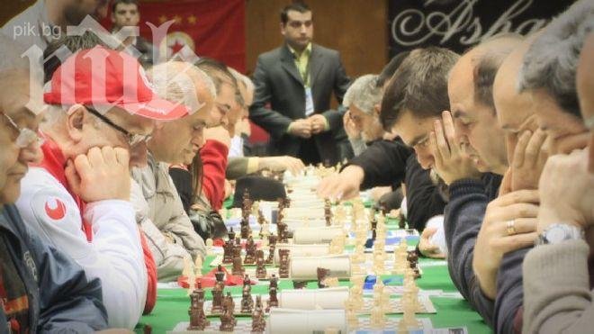 Фенове на Левски и ЦСКА ще играят шах на 100 дъски под патронажа на Вигенин