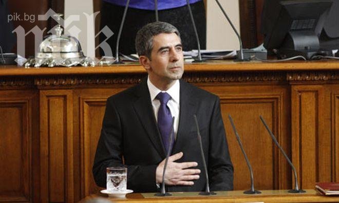 Плевнелиев отива извънредно в парламента на празненство