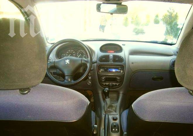 Гърци мамят данъчните с български регистрационни номера