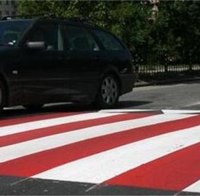 Поркан мъж заспа в колата си на пешеходна пътека