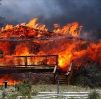 Къща изгоря до основи в Бургас