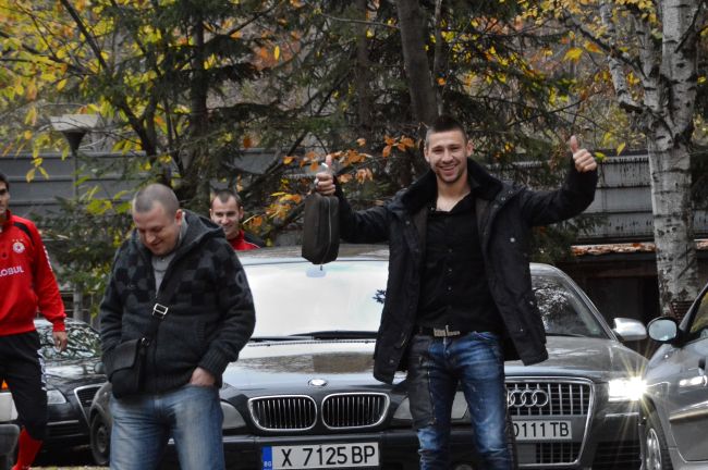 Личен шофьор докара Бандаловски след инцидента (Снимки)