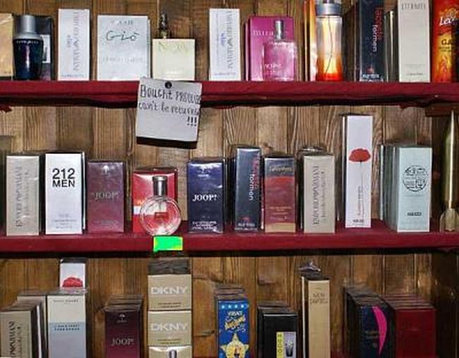 Митничари спипаха контрабандни часовници и парфюми