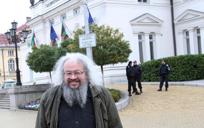 Събота от 17 часа – атака на парламента с домати!