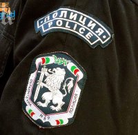 Хулигани нападнаха земеделска кооперация и се гавриха с полицай