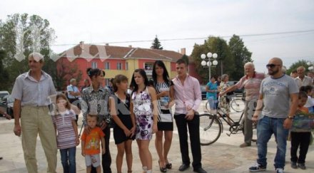 гонят баща деца подарена къща заради лош морал