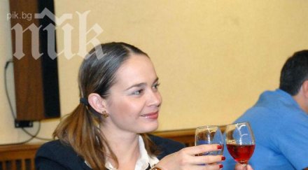 искра ангелова после бременна