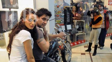 любовта диляна попова асен блатечки пламнала секс сцена стъклен дом