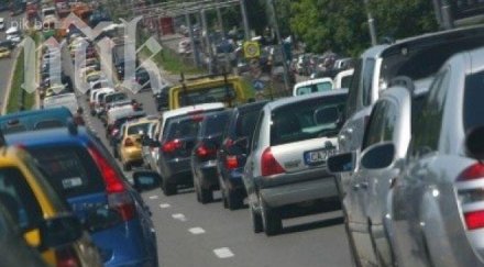 Километрична тапа на магистрала Струма заради тежката катастрофа