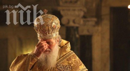 неофит посреща възкресение невски йордан цонев носи благодатния огън