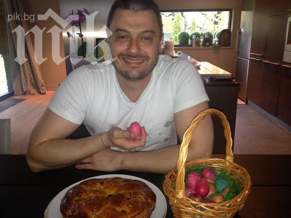 Николай Бареков боядиса великденските яйца