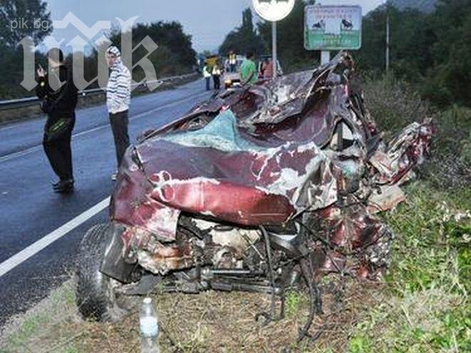 Нова тежка катастрофа! Челен сблъсък край Струмяни