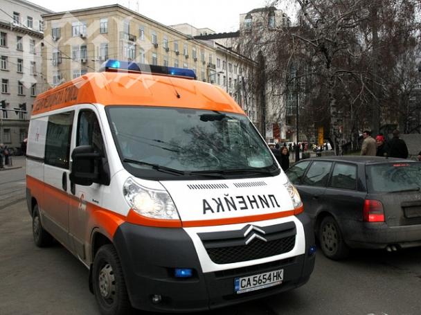 Кола падна в река в Габрово