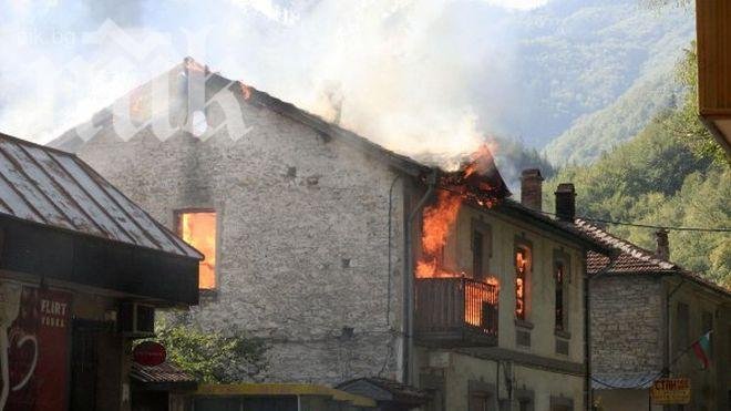 Убийствен пожар в къща в Граф Игнатиево, двама загинаха!