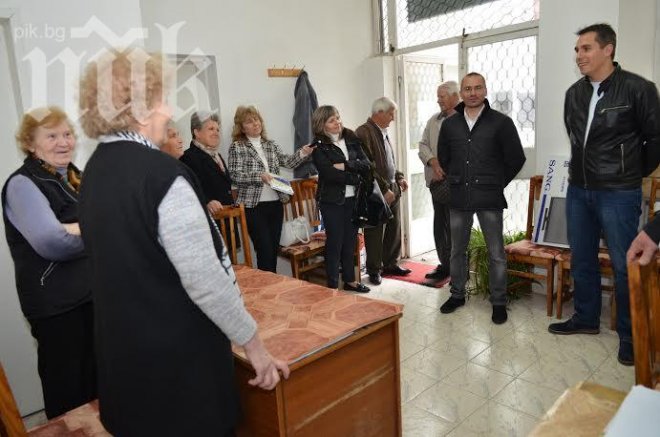 "България без цензура" дари техника на деца и възрастни хора с увреждания в Пещера