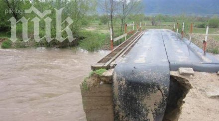 ужас рухна втори мост карловско