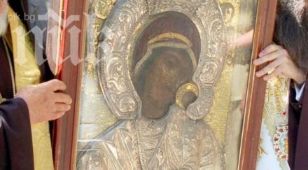 стотици събраха бачковския манастир очакване изнесена чудотворната икона