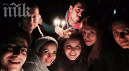 сашо кадиев направи великденско селфи приятели свещи