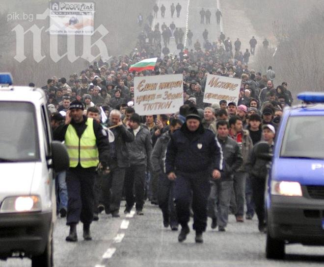 Протест на тютюнопроизводители затваря границата
