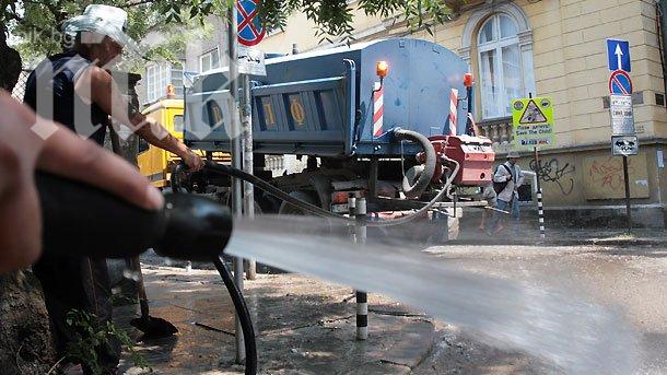 Въздухът в столицата мръсен заради немити улици