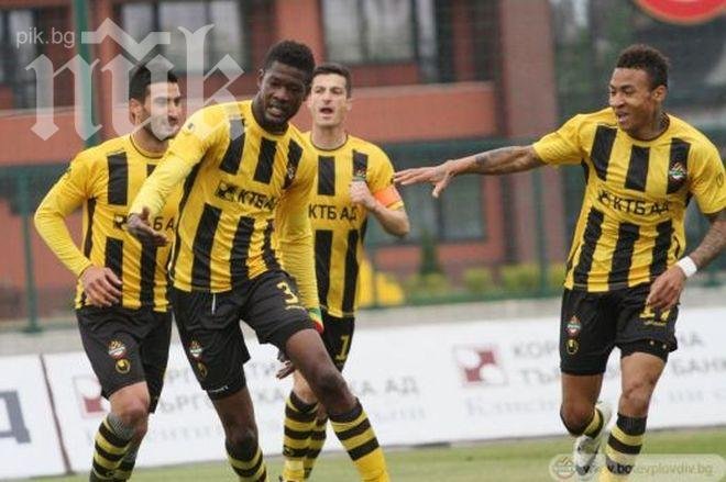 Меле в Пловдив! Фенове на Локо пребиха две от звездите на Ботев!