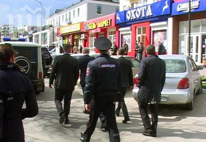 Кошмар! Въоръжени мъже нападнаха клон на банка и взеха заложници