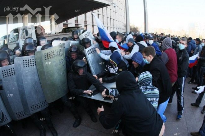 Масов бой на проукраински митинг в Луганска област, има ранени