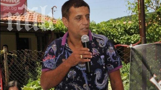 Шеф на Левски спаси от линч Стойне Манолов