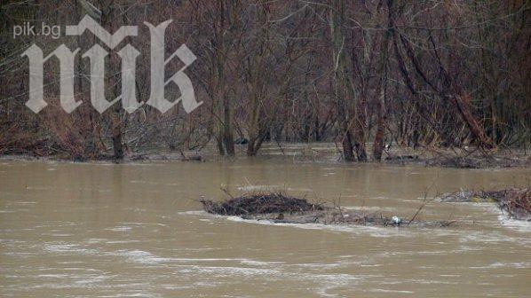 Река Стряма заплашва да залее село Войнягово