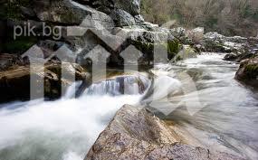 Река отнесе мост между две села в Карловско