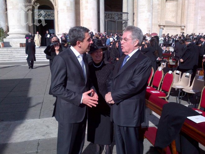 Президентът Плевнелиев ще участва в церемонията по канонизирането на папите Йоан Павел II и Йоан XXIII 