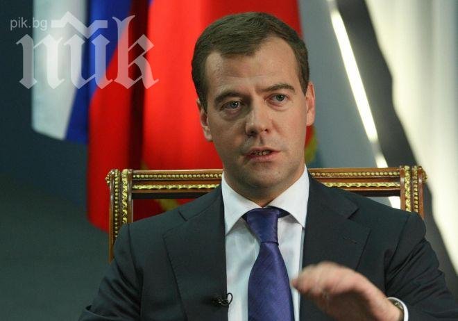 Медведев: Русия помагаше на Украйна от доброта
