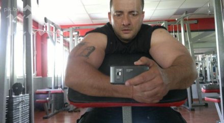 пик главният герой предизборния пиар клип бсп здравеняк играе ролята мутра уникални снимки