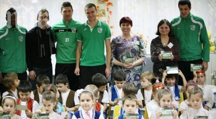 футболистите берое включиха националния поход книгата