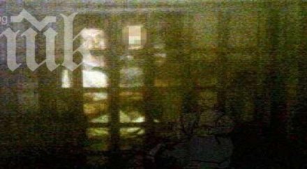 призрачно момиче старинна рокля появи изненадващо музей