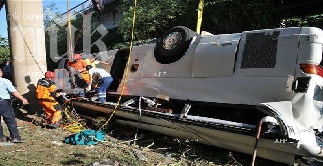 Деца бяха ранени при катастрофа с училищен автобус