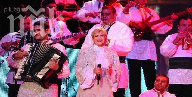 Музикалното турне на Николина Чакардъкова и АБВ претърпяло провал (видео)