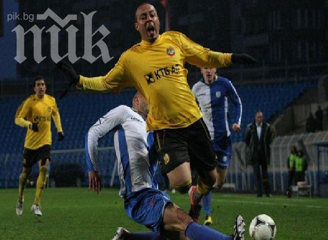 Кошмар! Футболист на Ботев (Пловдив) катастрофира