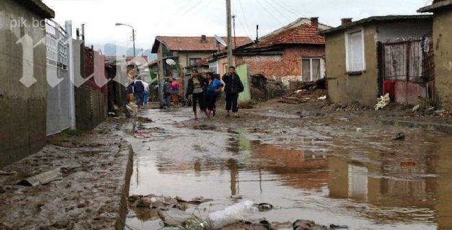 От чешмите в квартал Изток в Ихтиман текат жабешки крачета