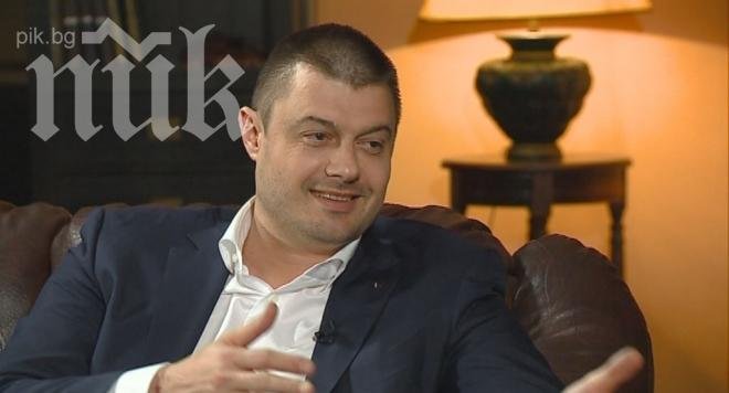 Бареков: Борисов е посрещнал Великденските празници като една типична мутреса в ОАЕ