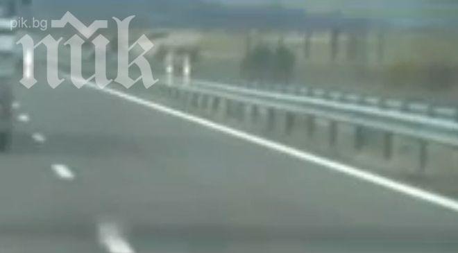 Ад! Полицейски джип хлътна в канавка на магистрала Тракия